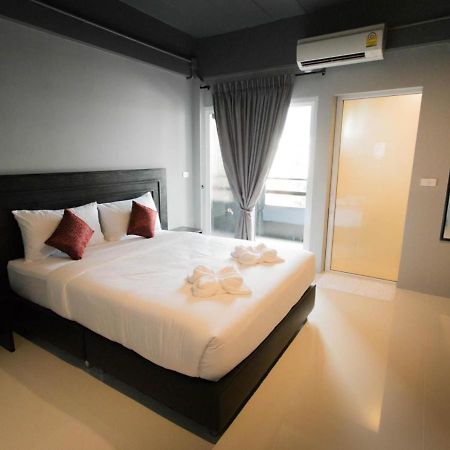 B-Black Hotel Chonburi Exterior photo