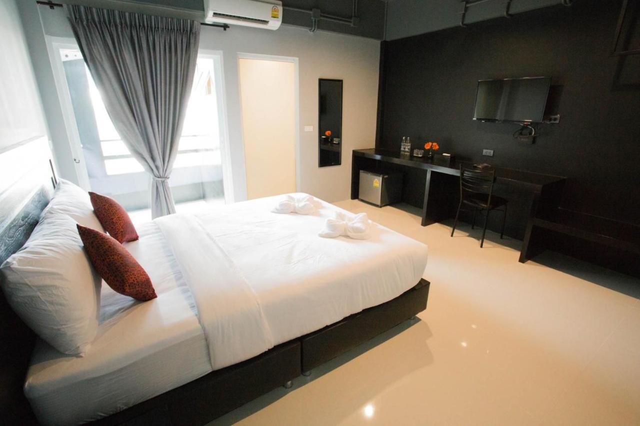 B-Black Hotel Chonburi Exterior photo