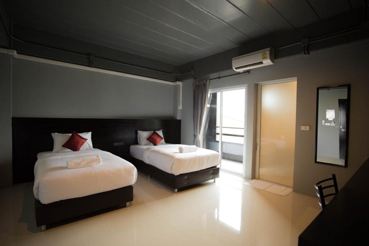 B-Black Hotel Chonburi Exterior photo