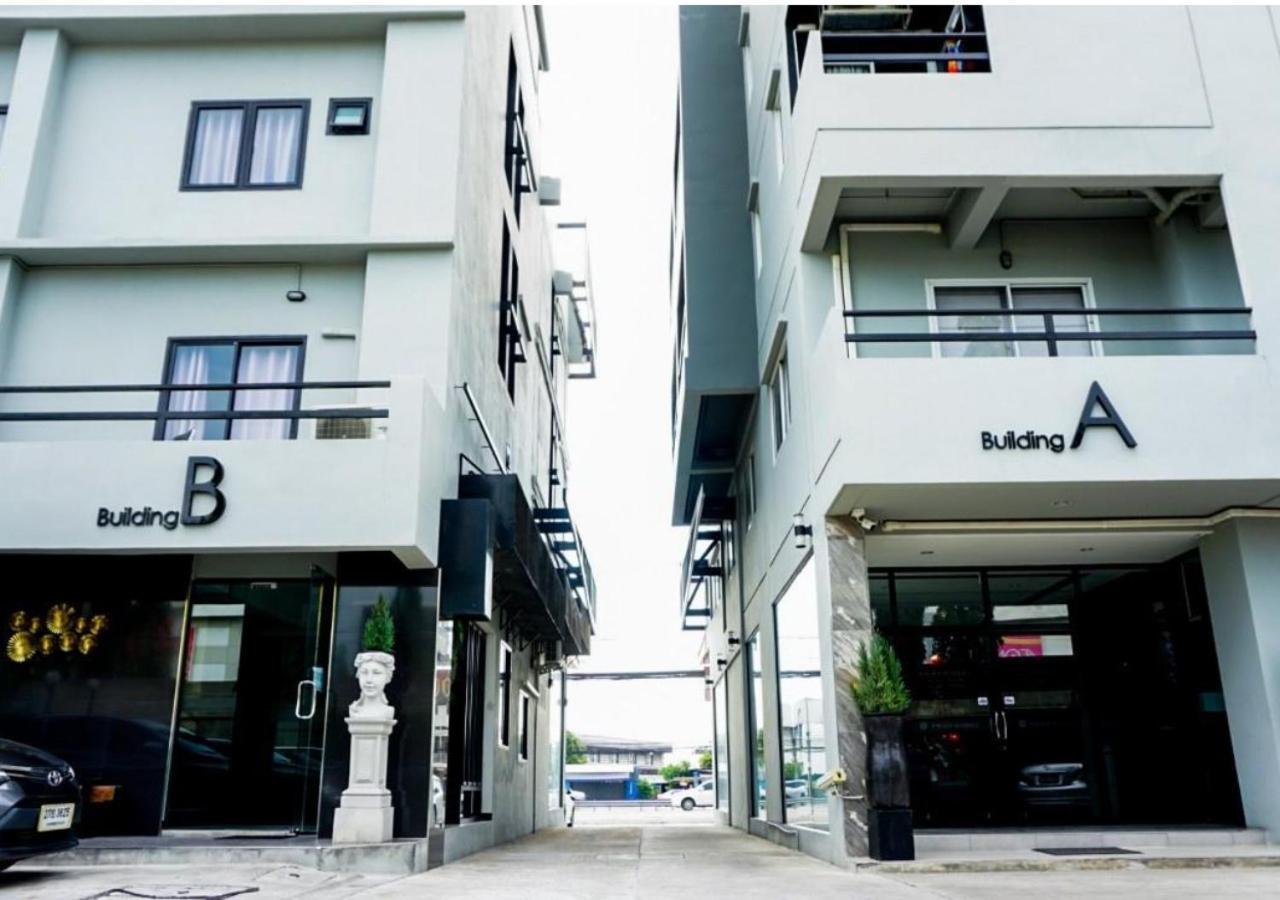 B-Black Hotel Chonburi Exterior photo